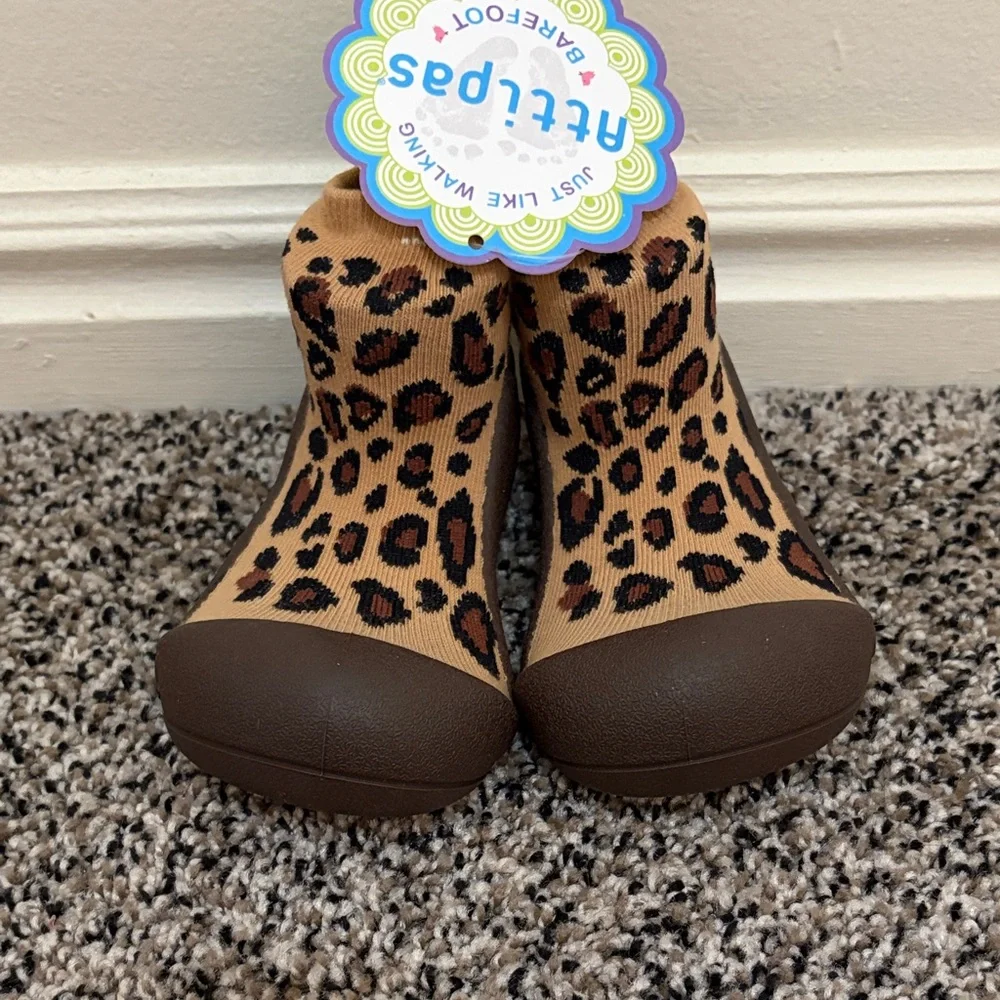 Attipas leopard print